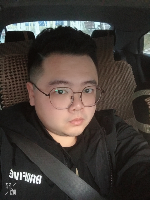 欢笑的第一张照片--新疆闪婚服务中心