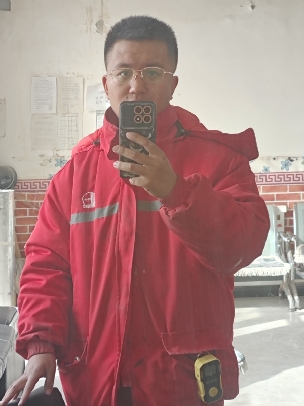 鹤某的第一张照片--新疆闪婚服务中心