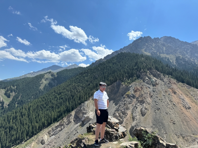 从众的第一张照片--新疆闪婚服务中心