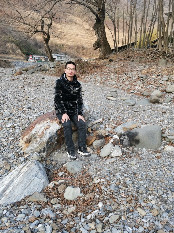 众里寻她的第一张照片--新疆闪婚服务中心