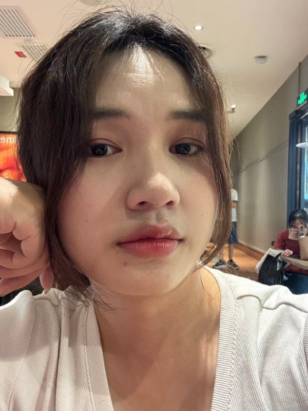 粉墨的第一张照片--新疆闪婚服务中心